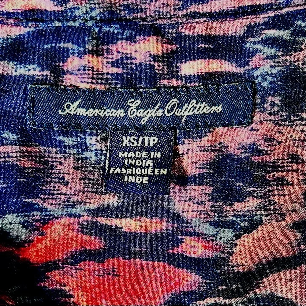 American Eagle Button Down Print Blouse. Size XS - Picture 5 of 7